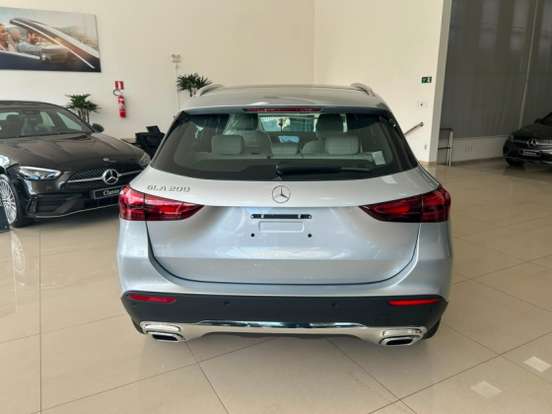 MERCEDES-BENZ-GLA 200-2025