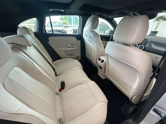 MERCEDES-BENZ-GLA 200-2025