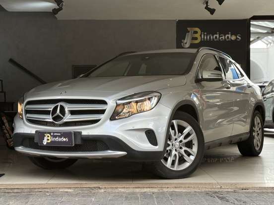 MERCEDES-BENZ-GLA 200-2016
