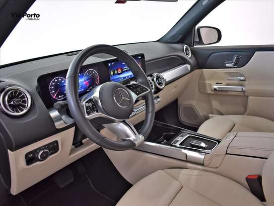 MERCEDES-BENZ-GLB 200-2023