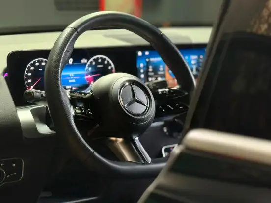 MERCEDES-BENZ-GLB 220-2.0 MHEV AMG LINE 4MATIC 8G-DCT MERCEDES-BENZ-GLB 220-2024
