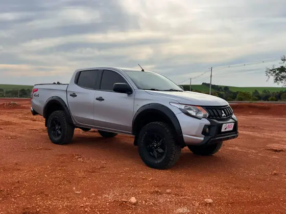 MITSUBISHI L200 TRITON 2.4 16V TURBO DIESEL SPORT GLX CD 4P 4X4 MANUAL