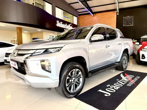 MITSUBISHI L200 TRITON 2.4 16V TURBO DIESEL SPORT HPE-S CD 4P 4X4 AUTOMÁTICO MITSUBISHI L200 TRITON 2.4 16V TURBO DIESEL SPORT HPE-S CD 4P 4X4 AUTOMÁTICO
