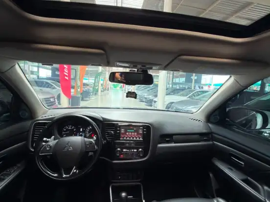 MITSUBISHI-OUTLANDER-2.0 COMFORT 16V GASOLINA 4P AUTOMÁTICO MITSUBISHI-OUTLANDER-2017