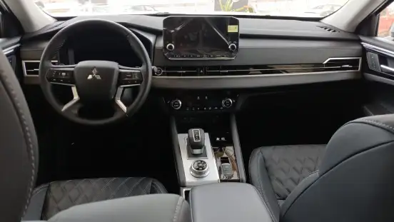 MITSUBISHI-OUTLANDER-2025