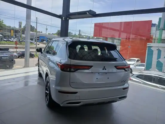MITSUBISHI-OUTLANDER-2025