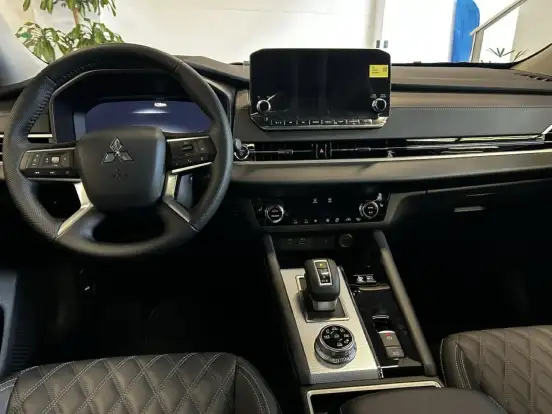 MITSUBISHI-OUTLANDER-2.4 PHEV HPE-S S-AWC DHT MITSUBISHI-OUTLANDER-2025