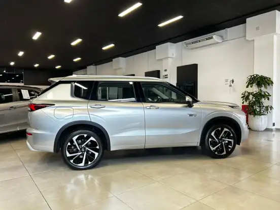MITSUBISHI-OUTLANDER-2.4 PHEV HPE-S S-AWC DHT MITSUBISHI-OUTLANDER-2025