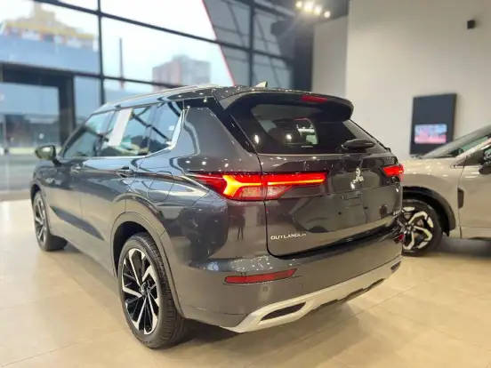 MITSUBISHI-OUTLANDER-2.4 PHEV HPE-S S-AWC DHT MITSUBISHI-OUTLANDER-2025