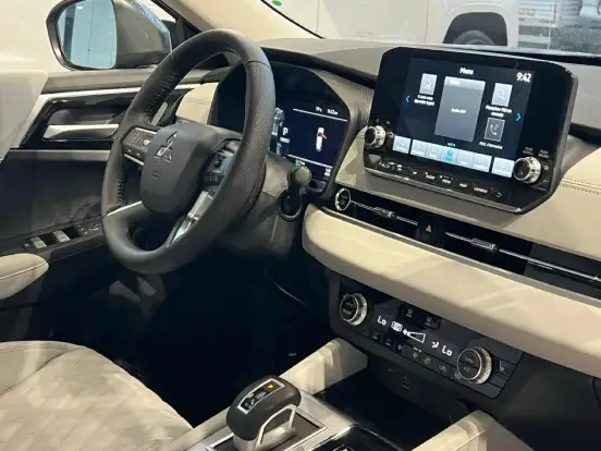 MITSUBISHI-OUTLANDER-2.4 PHEV HPE-S S-AWC DHT MITSUBISHI-OUTLANDER-2025