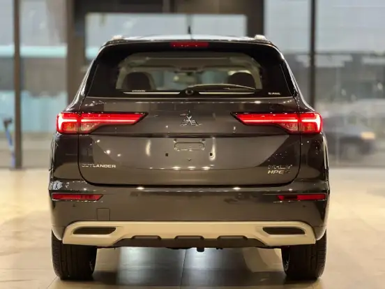 MITSUBISHI-OUTLANDER-2025