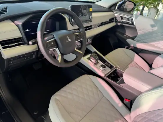 MITSUBISHI-OUTLANDER-2025