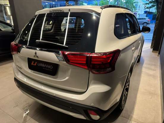 MITSUBISHI-OUTLANDER-2.0 16V GASOLINA 4P AUTOMÁTICO MITSUBISHI-OUTLANDER-2016