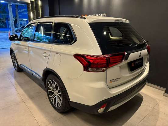 MITSUBISHI-OUTLANDER-2.0 16V GASOLINA 4P AUTOMÁTICO MITSUBISHI-OUTLANDER-2016