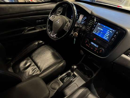 MITSUBISHI-OUTLANDER-2016