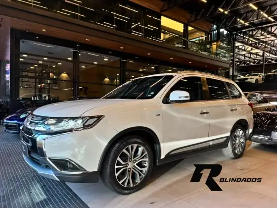 MITSUBISHI OUTLANDER 3.0 GT 4X4 V6 24V GASOLINA 4P AUTOMÁTICO MITSUBISHI OUTLANDER 3.0 GT 4X4 V6 24V GASOLINA 4P AUTOMÁTICO