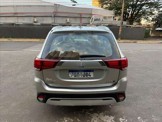 MITSUBISHI-OUTLANDER-3.0 MIVEC V6 GASOLINA HPE-S AWD AUTOMÁTICO MITSUBISHI-OUTLANDER-2019