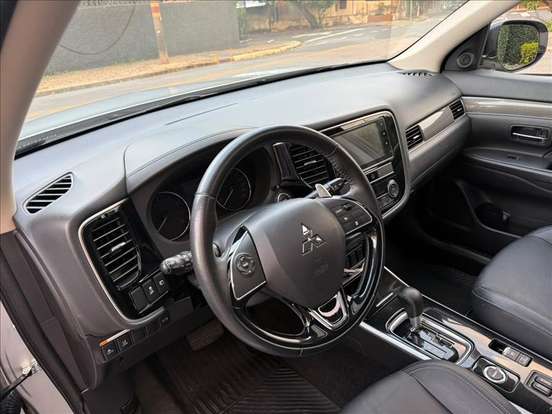 MITSUBISHI-OUTLANDER-3.0 MIVEC V6 GASOLINA HPE-S AWD AUTOMÁTICO MITSUBISHI-OUTLANDER-2019
