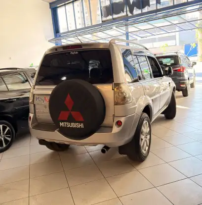 MITSUBISHI-PAJERO-2012