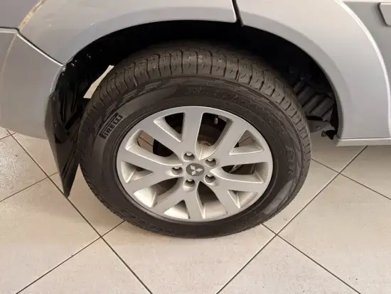 MITSUBISHI-PAJERO-2012