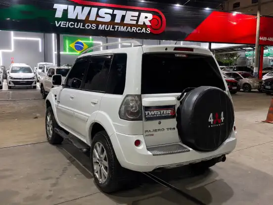 MITSUBISHI-PAJERO TR4-2.0 4X4 16V 140CV FLEX 4P AUTOMÁTICO MITSUBISHI-PAJERO TR4-2014