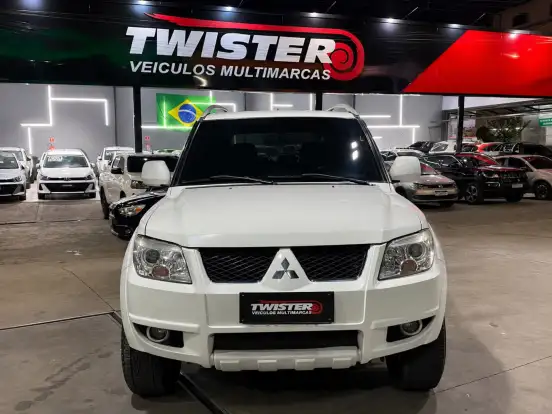 MITSUBISHI-PAJERO TR4-2.0 4X4 16V 140CV FLEX 4P AUTOMÁTICO MITSUBISHI-PAJERO TR4-2014