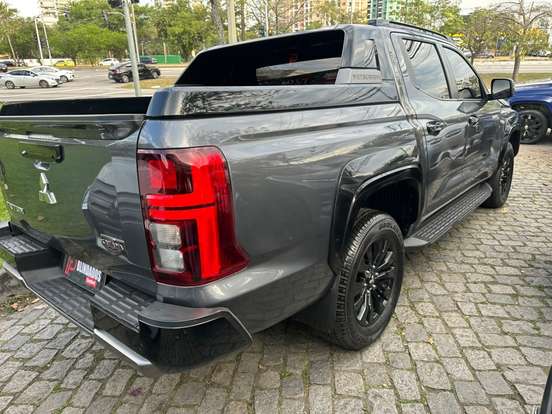 MITSUBISHI-TRITON-2025