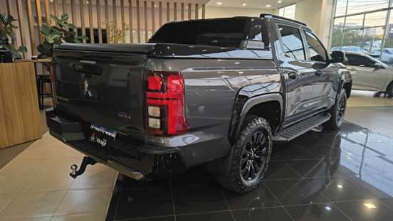MITSUBISHI-TRITON-2025