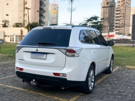 MITSUBISHI-OUTLANDER-2.0 16V GASOLINA 4P AUTOMÁTICO MITSUBISHI-OUTLANDER-2015