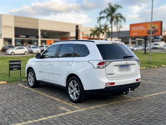MITSUBISHI-OUTLANDER-2015