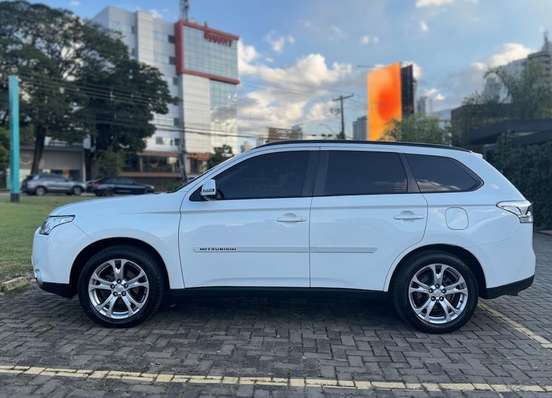 MITSUBISHI-OUTLANDER-2015