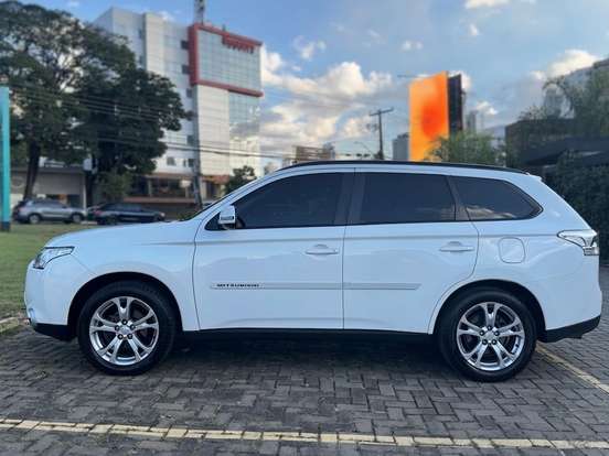 MITSUBISHI-OUTLANDER-2.0 16V GASOLINA 4P AUTOMÁTICO MITSUBISHI-OUTLANDER-2015