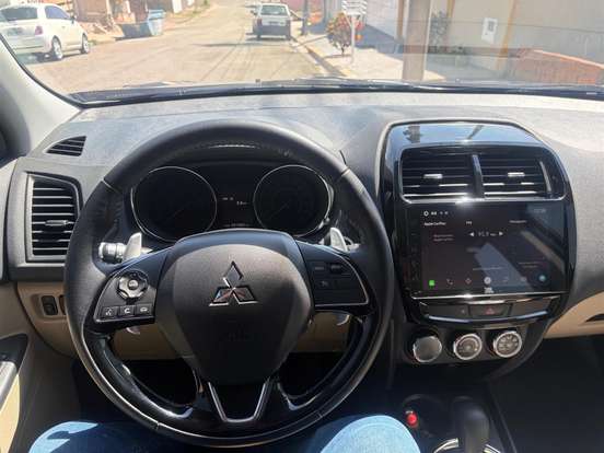 MITSUBISHI-OUTLANDER-2021