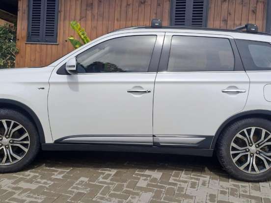MITSUBISHI-OUTLANDER-3.0 GT 4X4 V6 24V GASOLINA 4P AUTOMÁTICO MITSUBISHI-OUTLANDER-2015