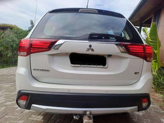 MITSUBISHI-OUTLANDER-3.0 GT 4X4 V6 24V GASOLINA 4P AUTOMÁTICO MITSUBISHI-OUTLANDER-2015