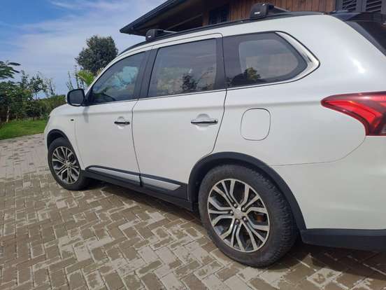 MITSUBISHI-OUTLANDER-3.0 GT 4X4 V6 24V GASOLINA 4P AUTOMÁTICO MITSUBISHI-OUTLANDER-2015