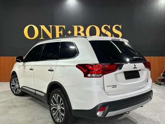 MITSUBISHI-OUTLANDER-3.0 GT 4X4 V6 24V GASOLINA 4P AUTOMÁTICO MITSUBISHI-OUTLANDER-2015
