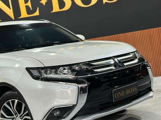 MITSUBISHI-OUTLANDER-3.0 GT 4X4 V6 24V GASOLINA 4P AUTOMÁTICO MITSUBISHI-OUTLANDER-2015