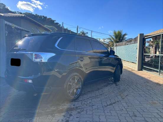 MITSUBISHI-OUTLANDER-3.0 GT 4X4 V6 24V GASOLINA 4P AUTOMÁTICO MITSUBISHI-OUTLANDER-2014