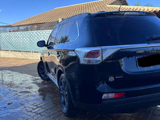 MITSUBISHI-OUTLANDER-3.0 GT 4X4 V6 24V GASOLINA 4P AUTOMÁTICO MITSUBISHI-OUTLANDER-2014