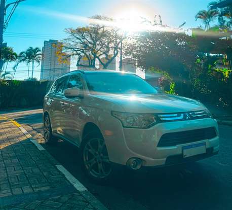 MITSUBISHI-OUTLANDER-2015
