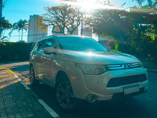 MITSUBISHI-OUTLANDER-3.0 GT 4X4 V6 24V GASOLINA 4P AUTOMÁTICO MITSUBISHI-OUTLANDER-2015