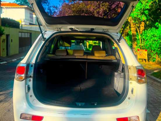 MITSUBISHI-OUTLANDER-3.0 GT 4X4 V6 24V GASOLINA 4P AUTOMÁTICO MITSUBISHI-OUTLANDER-2015