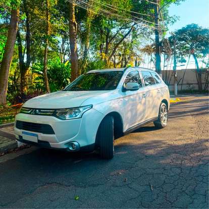 MITSUBISHI-OUTLANDER-2015