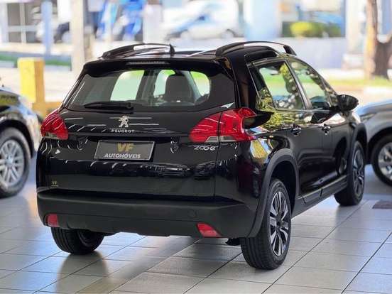 PEUGEOT-2008-2021