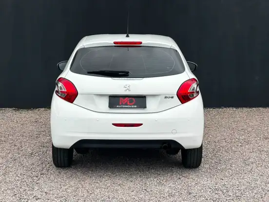 PEUGEOT-208-2015