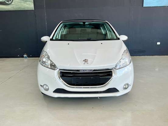 PEUGEOT-208-2015
