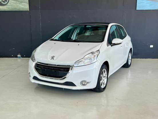 PEUGEOT-208-2015