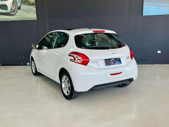 PEUGEOT-208-2015