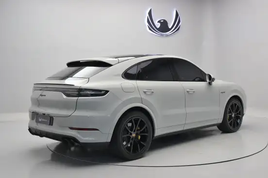 PORSCHE-CAYENNE-2022